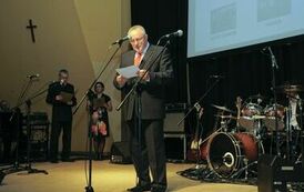 Wręczenie nagr&oacute;d laureatom VI edycji konkursu &bdquo;Orzeł Powiatu Gnieźnieńskiego dla Przedsiębiorczości 2009-2011&rdquo; w kategorii inwestor.