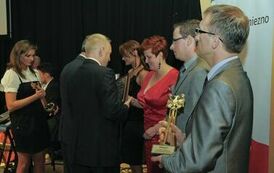 Wręczenie nagr&oacute;d laureatom VI edycji konkursu &bdquo;Orzeł Powiatu Gnieźnieńskiego dla Przedsiębiorczości 2009-2011&rdquo; w kategorii mikroprzedsiębiorstwo.