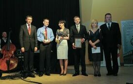 Wręczenie nagr&oacute;d laureatom VI edycji konkursu &bdquo;Orzeł Powiatu Gnieźnieńskiego dla Przedsiębiorczości 2009-2011&rdquo; w kategorii debiut gospodarczy.