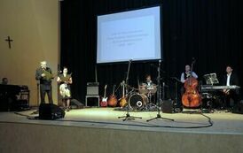 Prowadzący galę: Joanna Gronikowska i Rafał Muniak oraz zesp&oacute;ł Coolik.