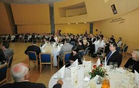 Uczestnicy i goście gali finałowej VI edycji konkursu &bdquo;Orzeł Powiatu Gnieźnieńskiego dla Przedsiębiorczości 2009-2011&rdquo;.