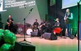 Gala finałowa konkursu "Orzeł Powiatu Gnieźnieńskiego dla Przedsiębiorczości 2022-2024" - Akustyczna Radiostacja.