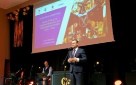 Przedstawiciel sponsora generalnego konkursu: Jerzy Szymanowski - Dyrektor oddziału 1 PKO Banku Polskiego w Gnieźnie.