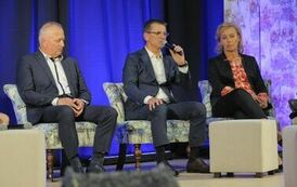 Panel dyskusyjny z udziałem laureat&oacute;w konkursu pn. &bdquo;Firmy rodzinne - wsp&oacute;lne wartości, a problem sukcesji i wzajemnych relacji&rdquo;.