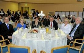 Patroni konkursu: Beata Tarczyńska &ndash; Starosta Gnieźnieński i Stefan Pokładecki &ndash; Starszy Cechu Rzemiosła i Małej Przedsiębiorczości w Gnieźnie oraz reprezentujący partnera jubileuszu Bank Zachodni WBK &ndash; Dyrektor Sławomir Str&oacute;żyk.