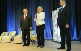 Patroni konkursu: Beata Tarczyńska &ndash; Starosta Gnieźnieński i Stefan Pokładecki &ndash; Starszy Cechu Rzemiosła i Małej Przedsiębiorczości w Gnieźnie oraz reprezentujący partnera jubileuszu Bank Zachodni WBK &ndash; Dyrektor Sławomir Str&oacute;żyk.