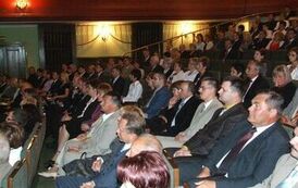 Uczestnicy i goście gali finałowej IV edycji konkursu &bdquo;Orzeł Powiatu Gnieźnieńskiego dla Przedsiębiorczości 2005-2007&rdquo;.