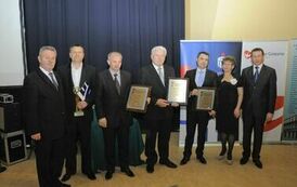 Wręczenie wyr&oacute;żnień &bdquo;Złoty Orzeł Powiatu Gnieźnieńskiego dla Przedsiębiorczości&rdquo;.