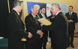 Wręczenie wyr&oacute;żnień &bdquo;Złoty Orzeł Powiatu Gnieźnieńskiego dla Przedsiębiorczości&rdquo;.