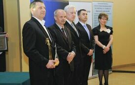 Wręczenie wyr&oacute;żnień &bdquo;Złoty Orzeł Powiatu Gnieźnieńskiego dla Przedsiębiorczości&rdquo;.