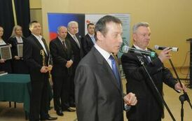 Wręczenie wyr&oacute;żnień &bdquo;Złoty Orzeł Powiatu Gnieźnieńskiego dla Przedsiębiorczości&rdquo;.