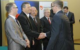 Wręczenie nagr&oacute;d laureatom VII edycji konkursu &bdquo;Orzeł Powiatu Gnieźnieńskiego dla Przedsiębiorczości 2011-2013&rdquo; w kategorii innowator.