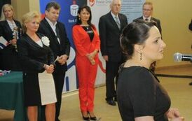 Wręczenie nagr&oacute;d laureatom VII edycji konkursu &bdquo;Orzeł Powiatu Gnieźnieńskiego dla Przedsiębiorczości 2011-2013&rdquo; w kategorii inwestor.