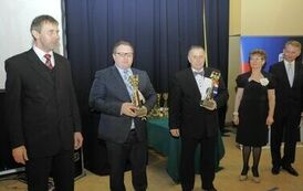 Wręczenie nagr&oacute;d laureatom VII edycji konkursu &bdquo;Orzeł Powiatu Gnieźnieńskiego dla Przedsiębiorczości 2011-2013&rdquo; w kategorii eksporter.