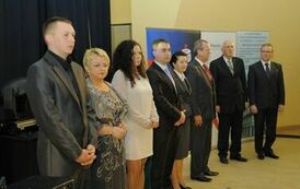 Wręczenie nagr&oacute;d laureatom VII edycji konkursu &bdquo;Orzeł Powiatu Gnieźnieńskiego dla Przedsiębiorczości 2011-2013&rdquo; w kategorii małe przedsiębiorstwo.