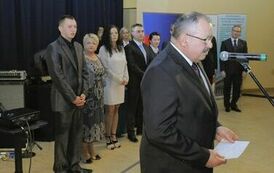 Wręczenie nagr&oacute;d laureatom VII edycji konkursu &bdquo;Orzeł Powiatu Gnieźnieńskiego dla Przedsiębiorczości 2011-2013&rdquo; w kategorii małe przedsiębiorstwo.