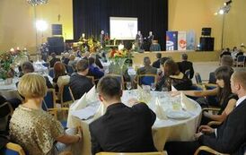 Uczestnicy gali finałowej VII edycji konkursu &bdquo;Orzeł Powiatu Gnieźnieńskiego dla Przedsiębiorczości 2011-2013&rdquo;.