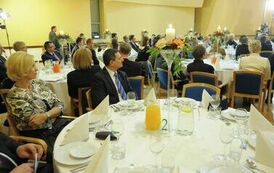 Uczestnicy gali finałowej VII edycji konkursu &bdquo;Orzeł Powiatu Gnieźnieńskiego dla Przedsiębiorczości 2011-2013&rdquo;.