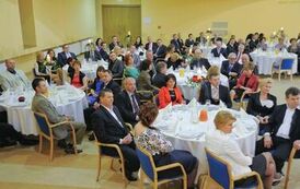 Uczestnicy gali finałowej VII edycji konkursu &bdquo;Orzeł Powiatu Gnieźnieńskiego dla Przedsiębiorczości 2011-2013&rdquo;.