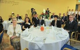 Uczestnicy gali finałowej VII edycji konkursu &bdquo;Orzeł Powiatu Gnieźnieńskiego dla Przedsiębiorczości 2011-2013&rdquo;.