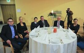 Uczestnicy gali finałowej VII edycji konkursu &bdquo;Orzeł Powiatu Gnieźnieńskiego dla Przedsiębiorczości 2011-2013&rdquo;.