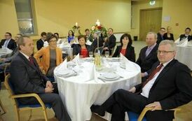 Uczestnicy gali finałowej VII edycji konkursu &bdquo;Orzeł Powiatu Gnieźnieńskiego dla Przedsiębiorczości 2011-2013&rdquo;.