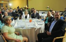 Uczestnicy gali finałowej VII edycji konkursu &bdquo;Orzeł Powiatu Gnieźnieńskiego dla Przedsiębiorczości 2011-2013&rdquo;.