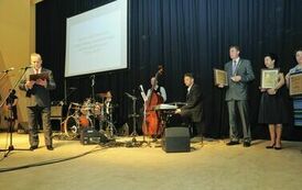 Wręczenie wyr&oacute;żnień &bdquo;Złoty Orzeł Powiatu Gnieźnieńskiego dla Przedsiębiorczości&rdquo;.