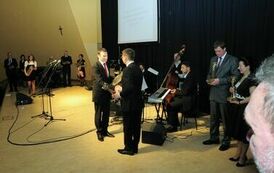 Wręczenie wyr&oacute;żnień &bdquo;Złoty Orzeł Powiatu Gnieźnieńskiego dla Przedsiębiorczości&rdquo;.